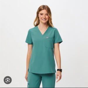 FIGS Women’s Catarina XS Top - Cactus - One Pocket Top